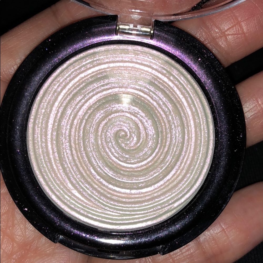 SOLD - Laura Geller Diamond Dust Baked Illuminator